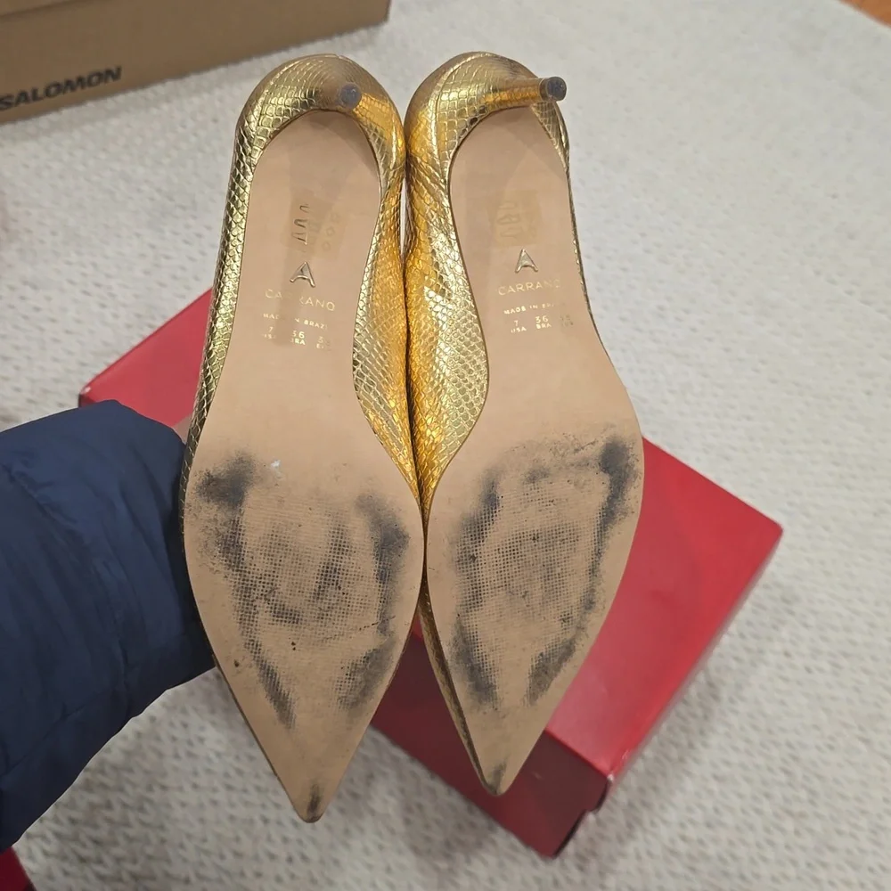 CARRANO Natalia Leather Pump. Size 7. 2.75-inch heels. - Picture 6 of 6